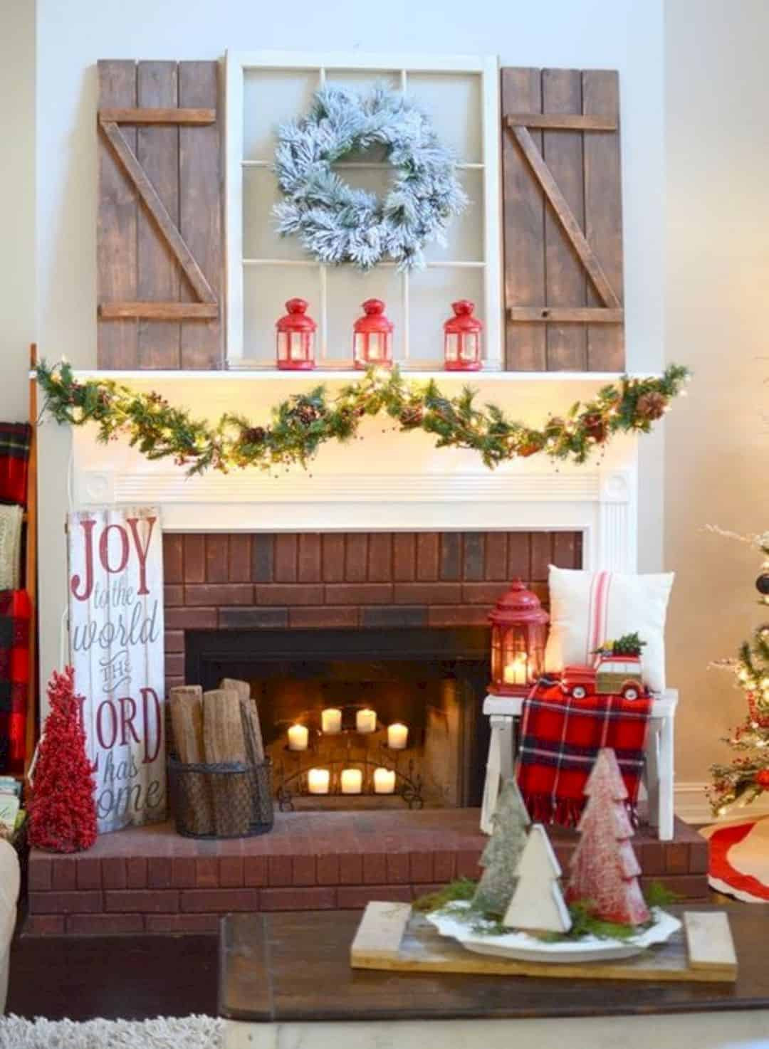 Fireplace Decorations For Christmas
 15 Gorgeous Christmas Mantel Decorating Ideas