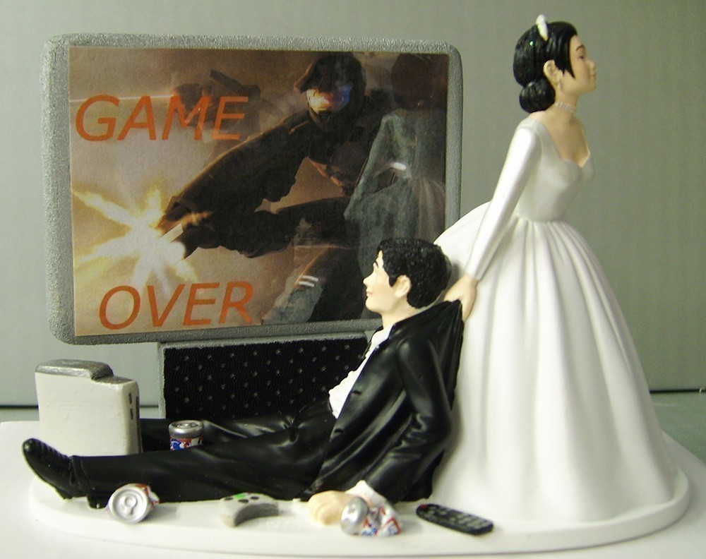 Funny Wedding Cake Toppers
 20 Wedding Cake Toppers That Are Freaking Awesome