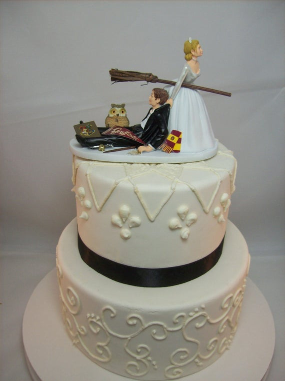 Funny Wedding Cakes
 HARRY POTTER Funny Wedding Cake Topper GRYFFINDOR House