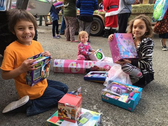 Gifts For Family With Kids
 Deputies pay it forward to needy families for Christmas