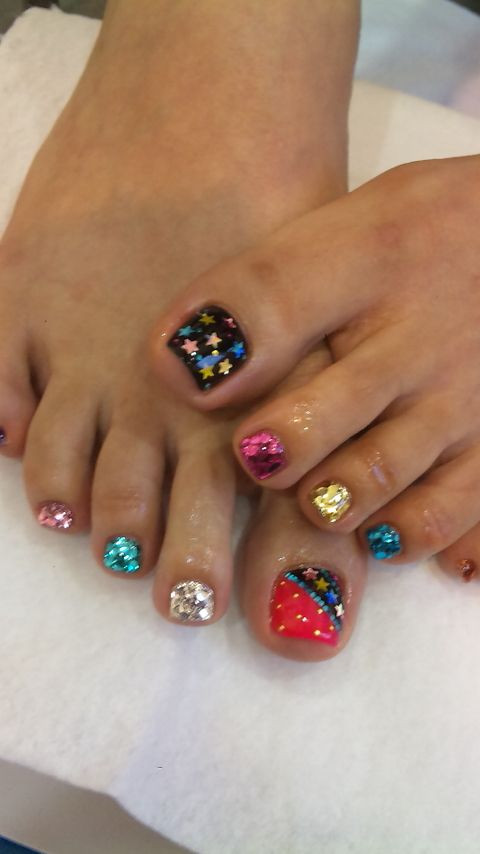 Glitter Toe Nails
 25 beautiful Glitter pedicure ideas on Pinterest
