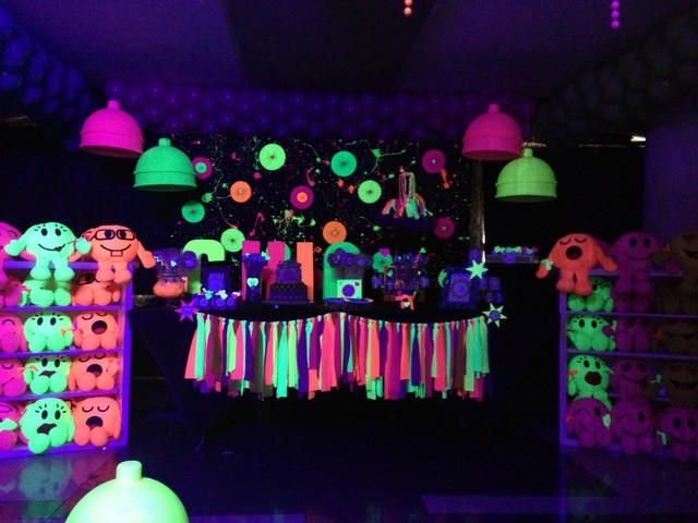 Glow Party Ideas For Kids
 6 Sizzling Outdoor Summer Party Ideas thegoodstuff