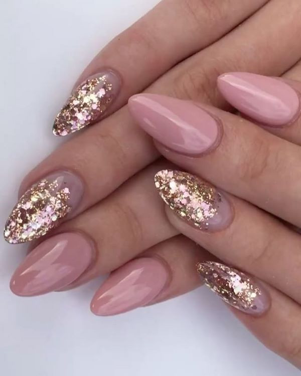 Gold Glitter Acrylic Nails
 Glitter nails ideas for a festive and glamorous manicure