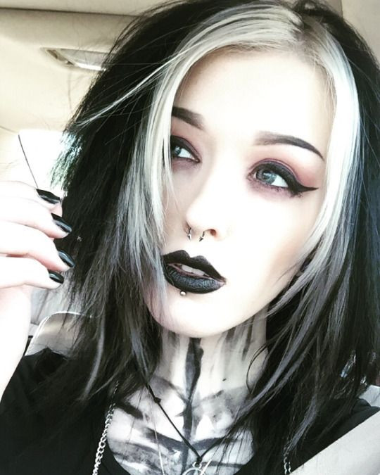 Goth Girl Hairstyles
 Gotische in 2019