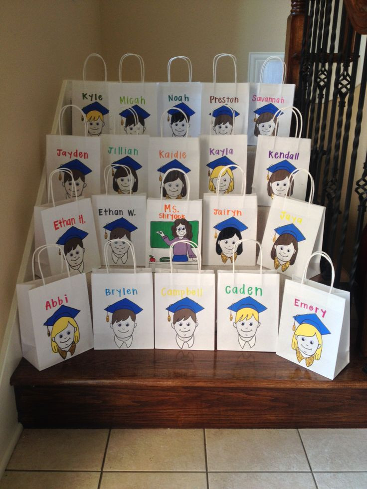 Graduation Gift Bag Ideas
 Easy Elementary School Graduation Goo Bags Cut out