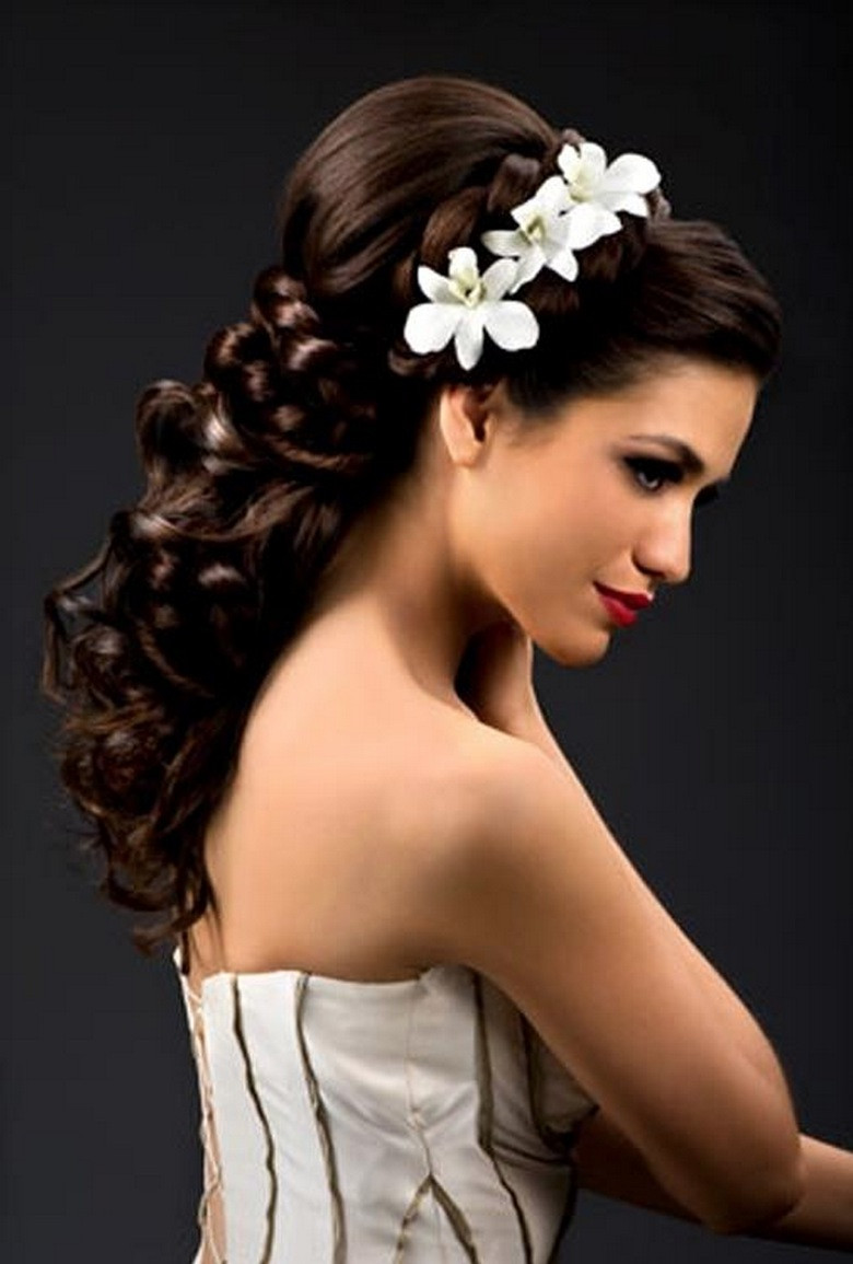 Hair Flowers For Wedding
 Pick the best ideas for your trendy bridal hairstyle