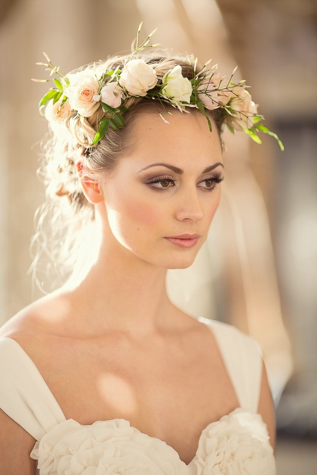 Hair Flowers For Wedding
 Tips and Ideas for Wearing Fresh Flowers in Your Hair for