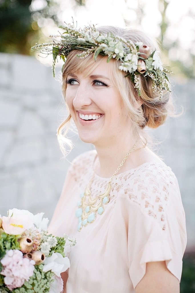 Hair Flowers For Wedding
 15 Ways to Wear Flowers in Your Hair at a Wedding
