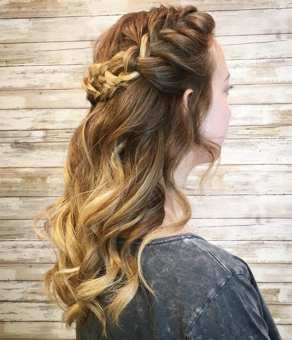 Hairstyles For Prom Medium Hair
 32 Cutest Prom Hairstyles for Medium Length Hair for 2019