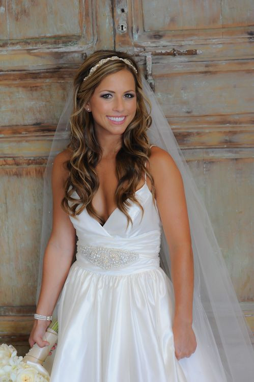 Half Up Wedding Hairstyles With Veil
 Such a pretty hair half up look with headband and natural