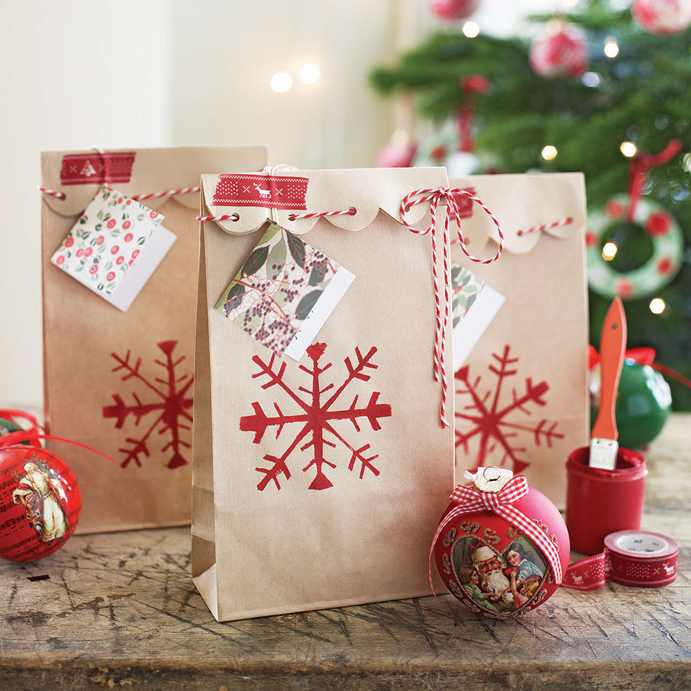 Holiday Gift Bag Ideas
 Gift wrapping ideas for Christmas presents with style