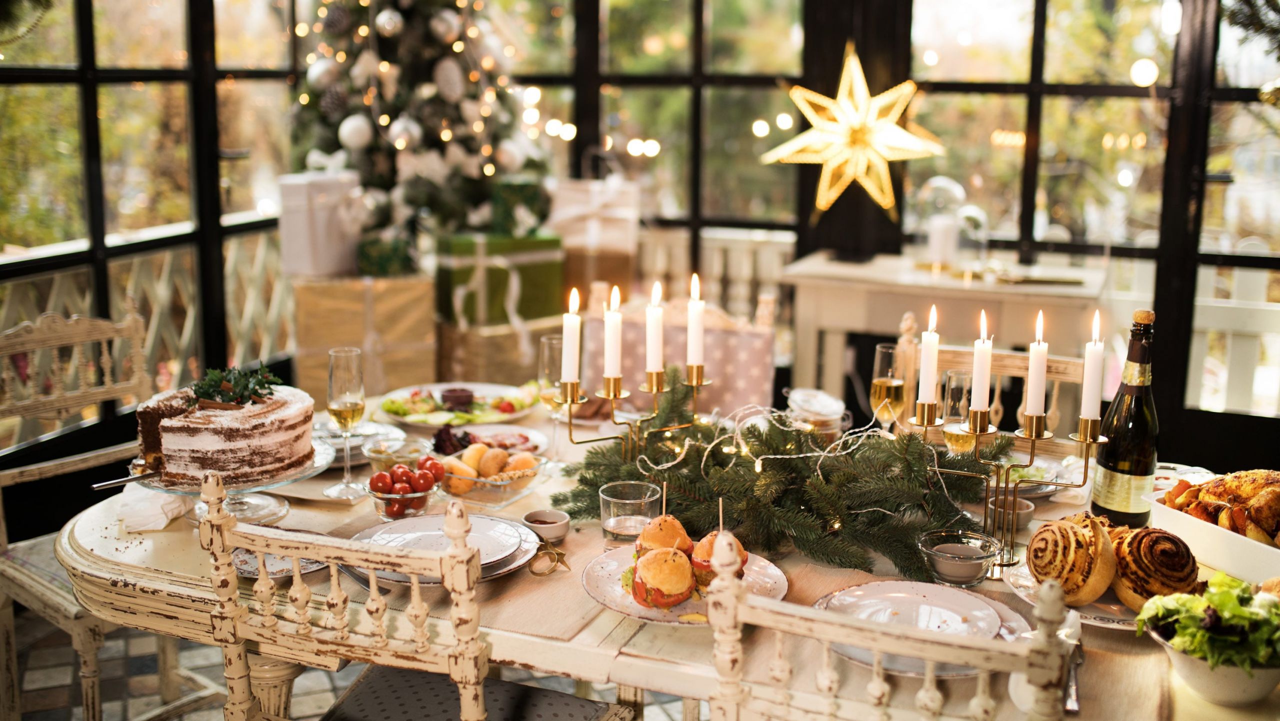 Hosting Christmas Party Ideas
 Hosting a holiday party at home SWFL designers offer