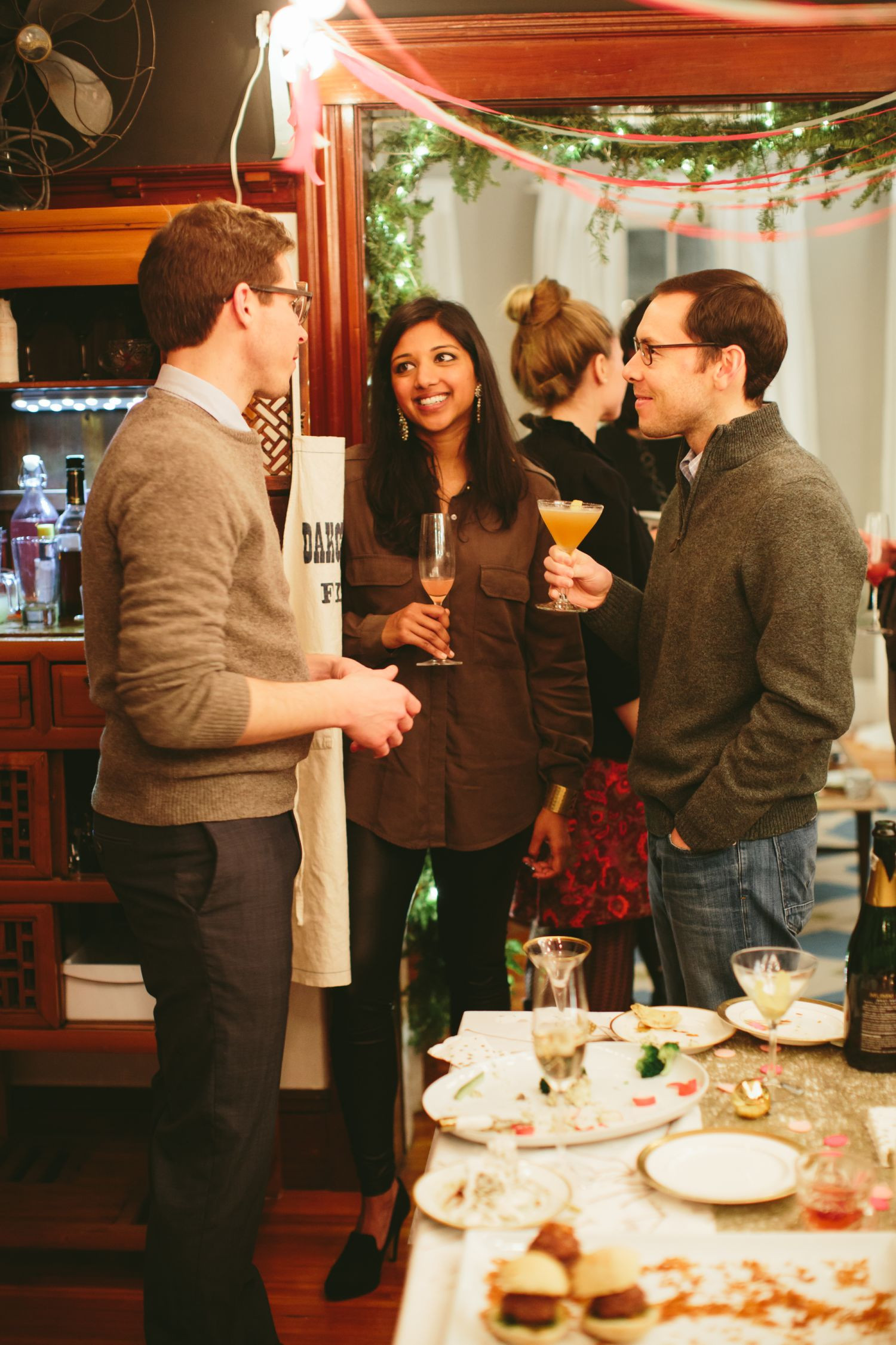 Hosting Christmas Party Ideas
 5 Rules for Hosting a Holiday Party in a Small Apartment