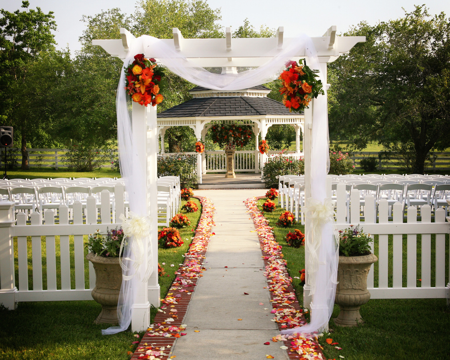 How To Decorate A Gazebo For A Wedding
 35 Outdoor Wedding Decoration Ideas