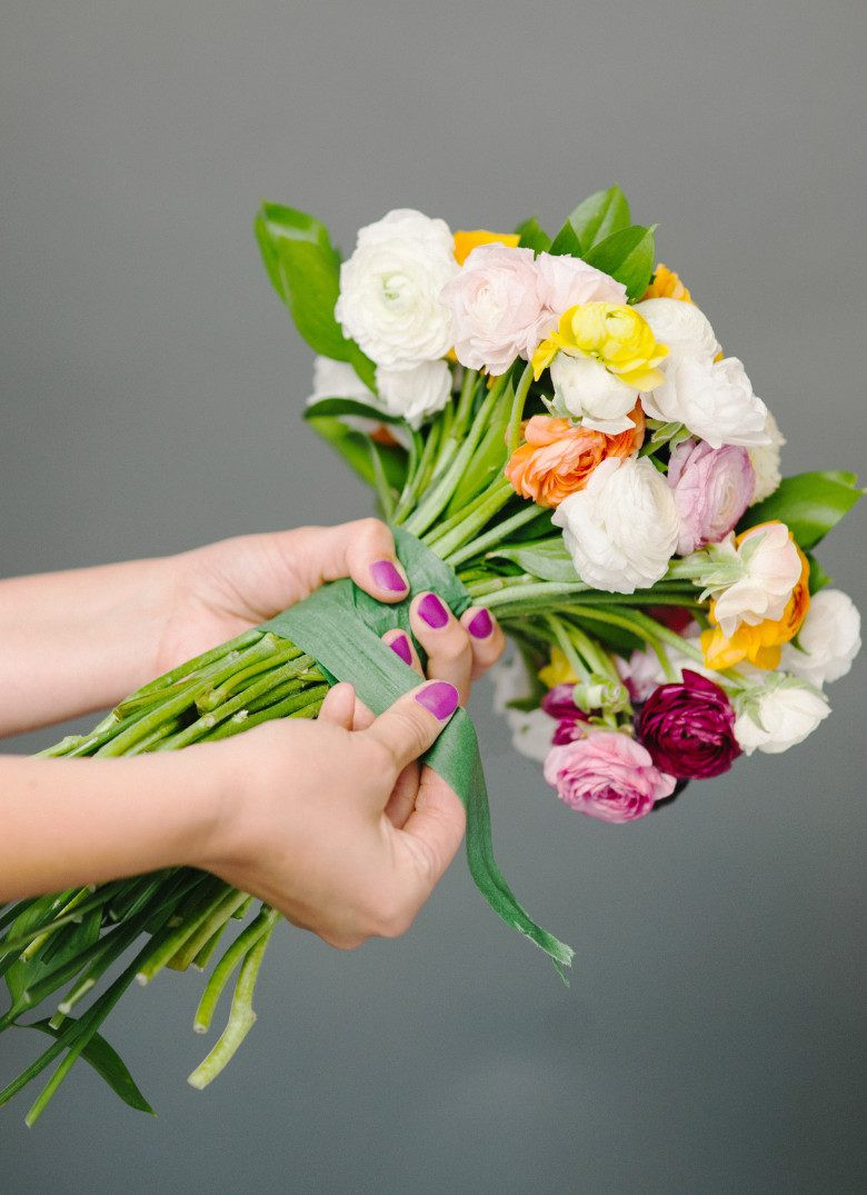 How To Diy Wedding Flowers
 How to Make a DIY Wedding Bouquet