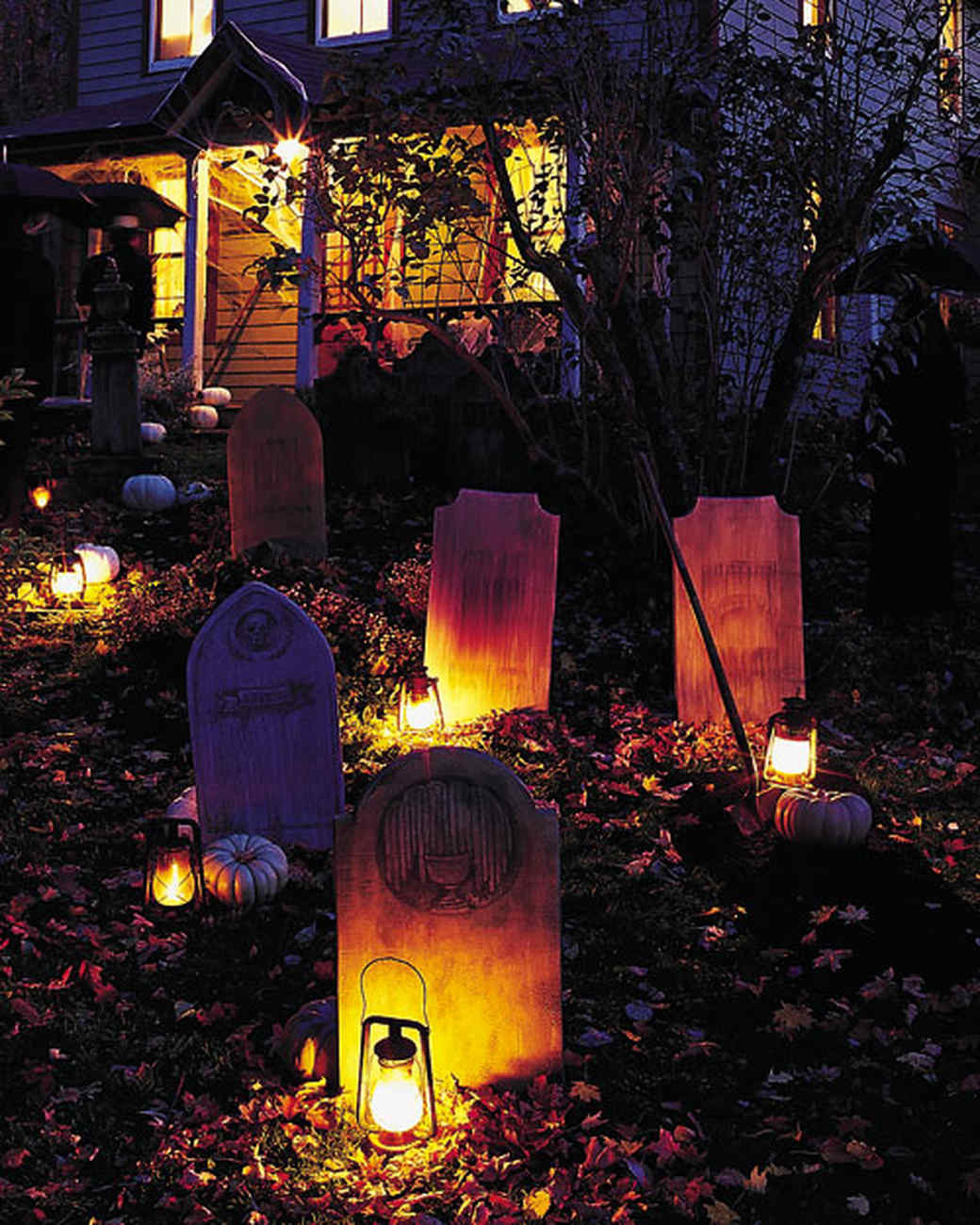 Ideas Decorating Backyard Halloween Party
 Outdoor Halloween Decorations