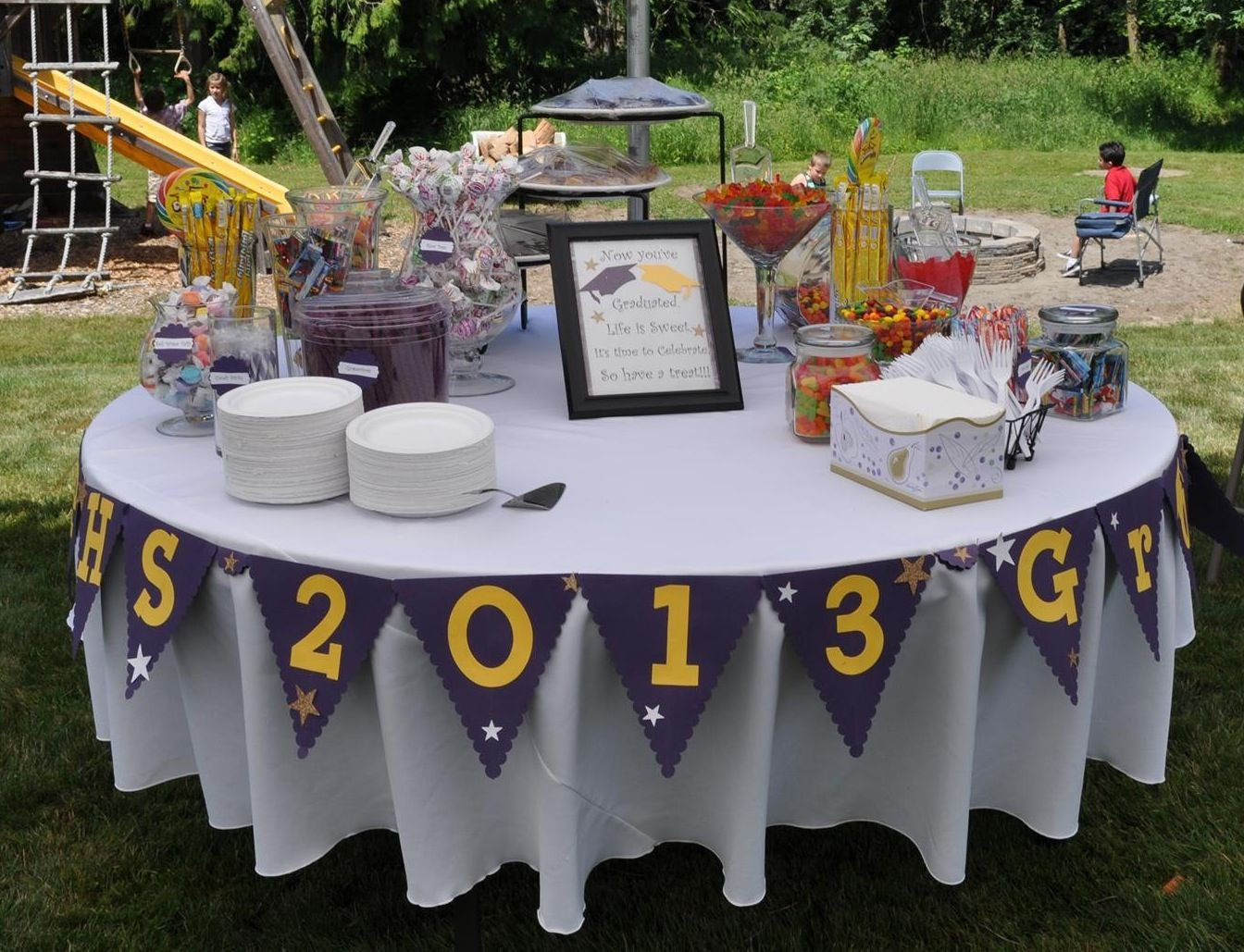 Ideas For Outside Graduation Party
 Grad party Buffet I like the idea of a round table