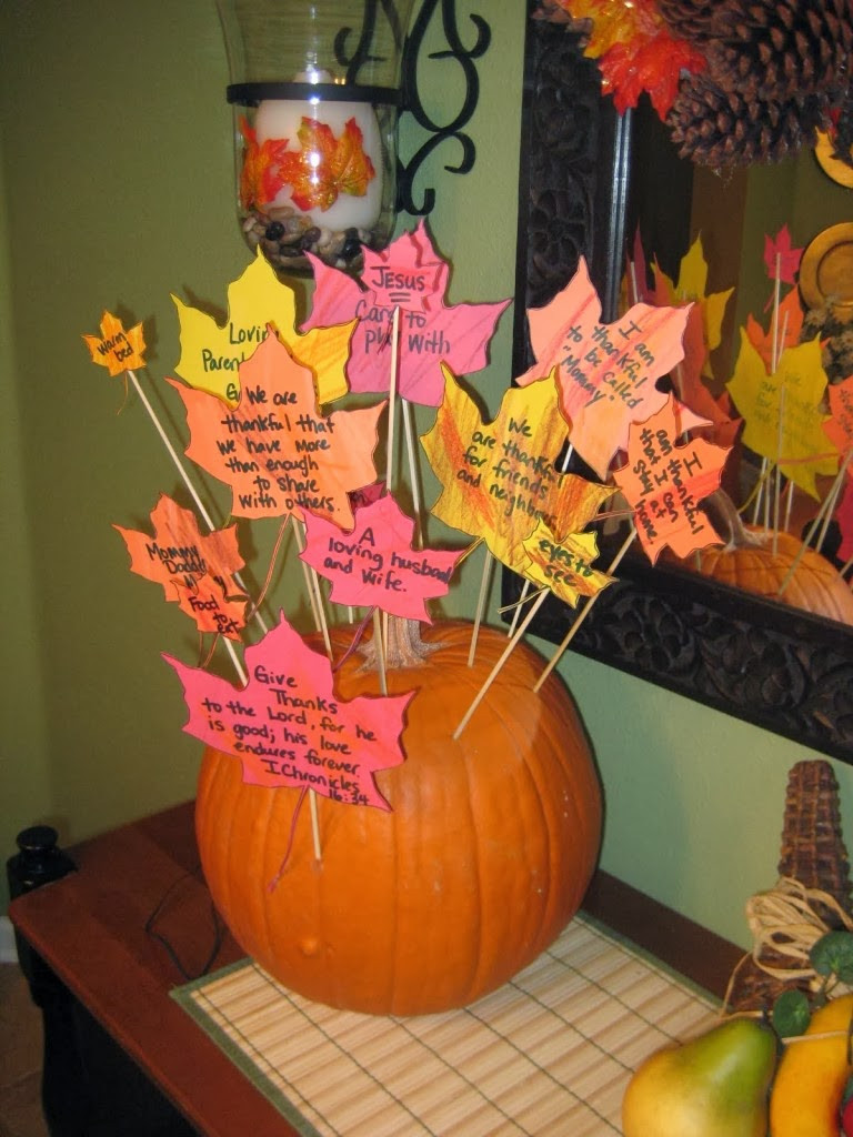 Inexpensive Thanksgiving Table Decorations
 Thankful Pumpkin Mumudesign