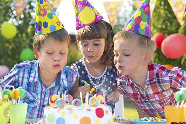 Kids Birthday Decorations
 How to Plan an Awesome Kid’s Birthday Party on a Bud