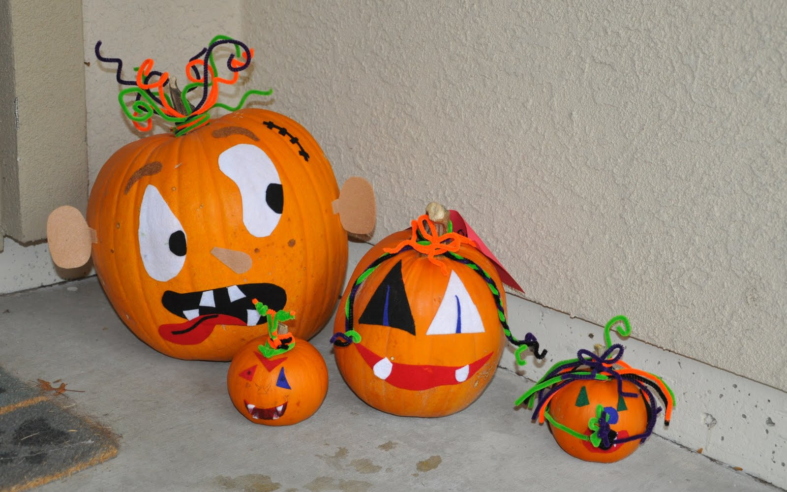 Kids Pumpkin Decorating Ideas
 Turning Stones Blog No Mess but still cute Pumpkins
