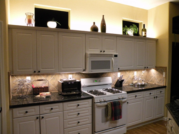 Kitchen Cabinet Light
 Warm White Backlight modules under cabinet Lighting