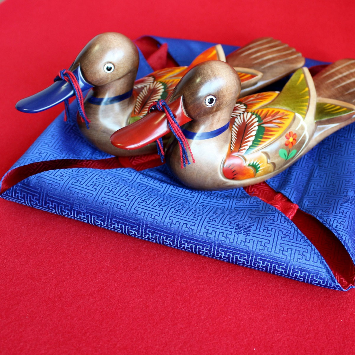 Korean Wedding Gifts
 Hand carved Woodcraft Wedding Duck Silk Giftwrap
