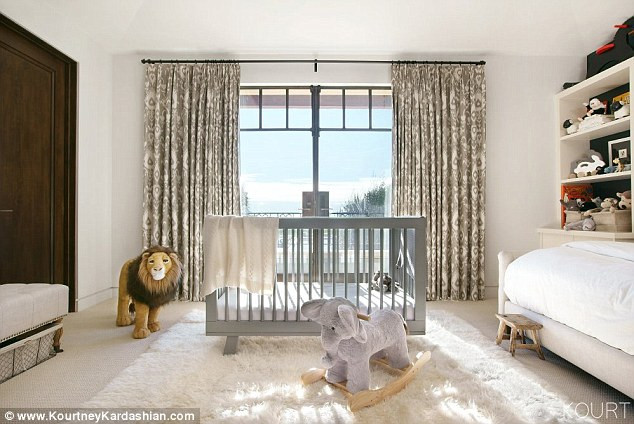 Kourtney Kardashian Kids Room
 Kourtney Kardashian shows off Reign s bedroom