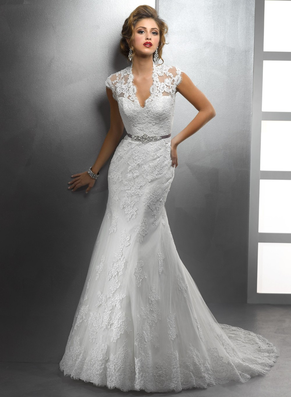 Lace Mermaid Wedding Gown
 2015 Vestidos Elegant Design V Neck Cap Sleeve Appliqued