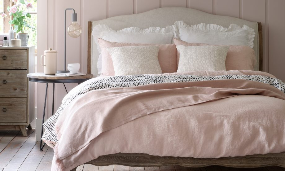 Light Pink Bedroom
 Pink bedroom ideas that can be pretty and peaceful or