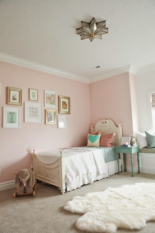 Light Pink Bedroom
 6th Street Design School