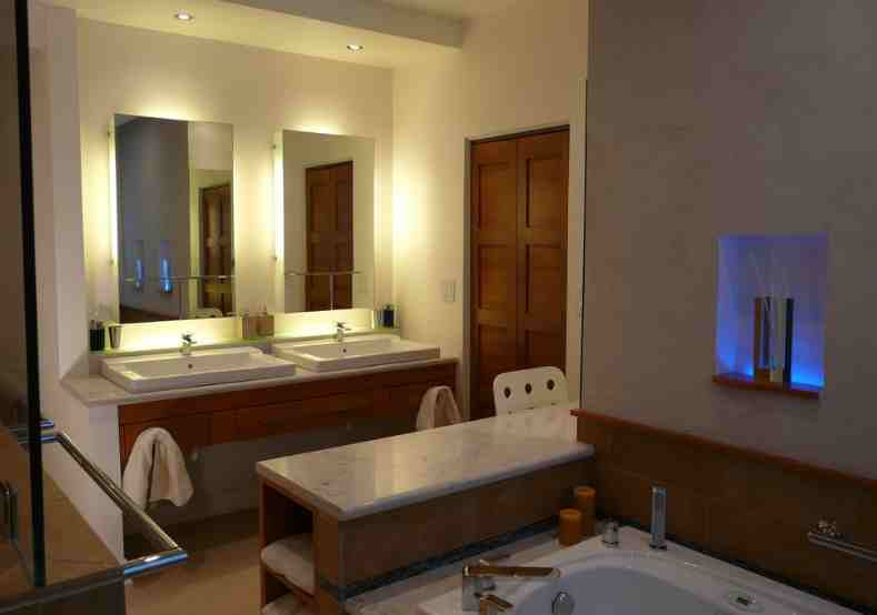 Lit Bathroom Mirror
 Pick Out The Best Bathroom Mirror With Lights