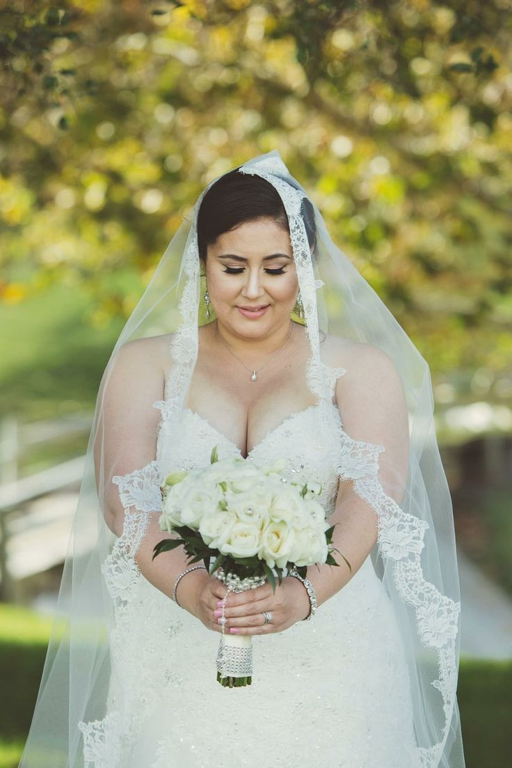 Mexican Wedding Veils
 Plus size Bride Wish someone would of fixed my veil