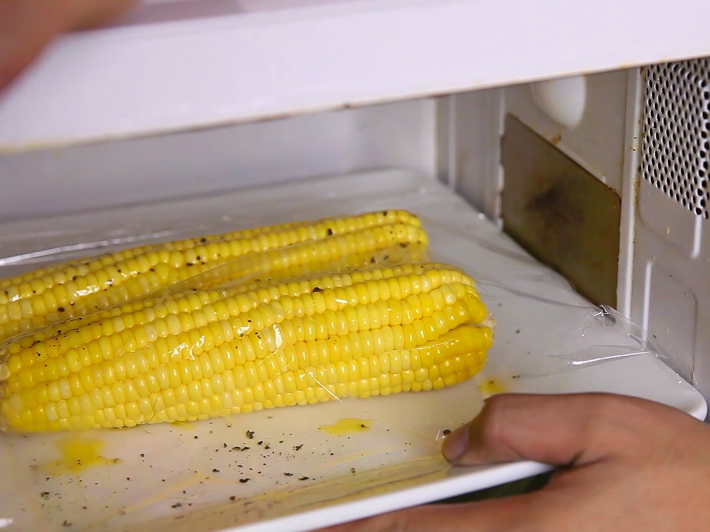 Microwave Corn On Cob In Husk
 How to Microwave Corn on the Cob 12 Steps with