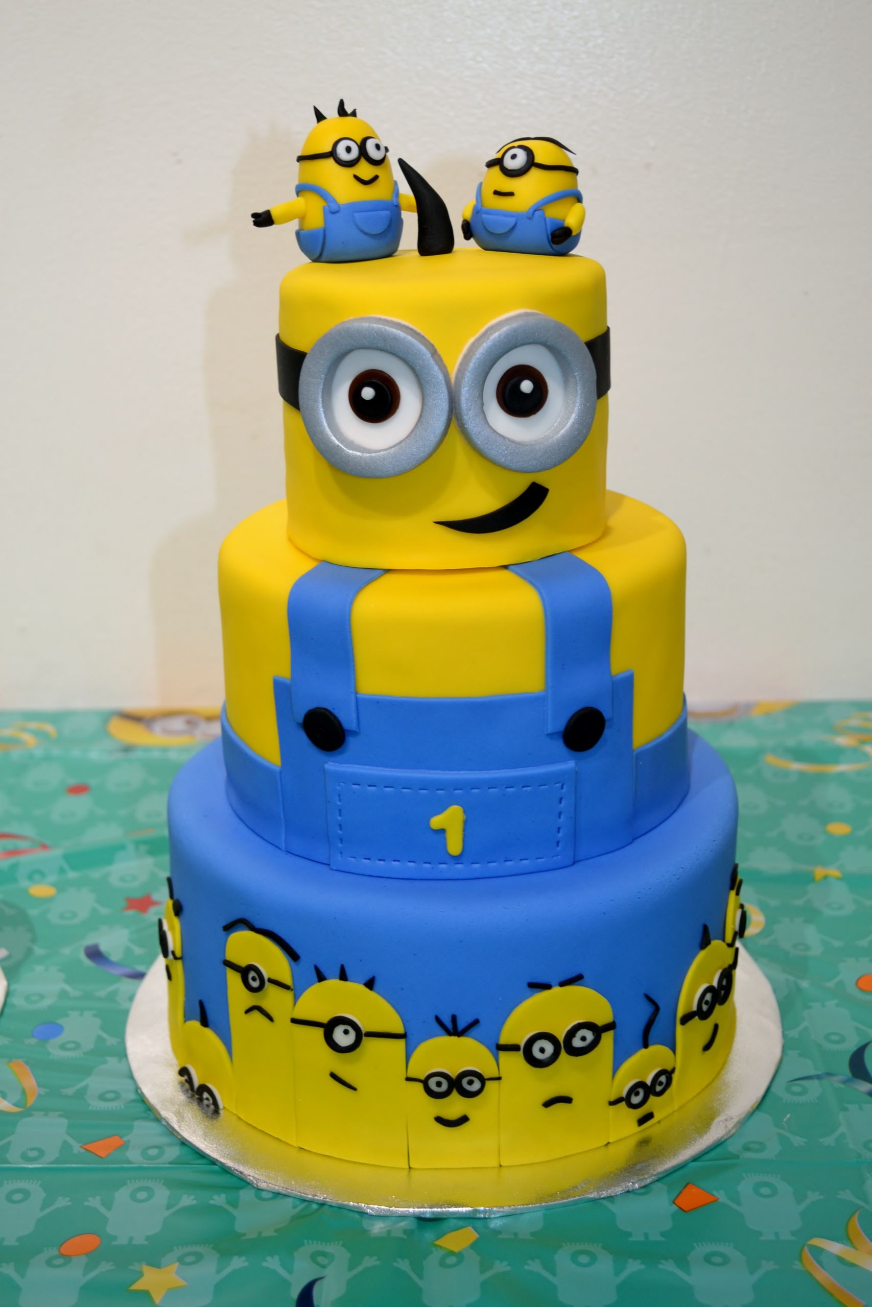 Minions Birthday Cakes
 Minion Cake II