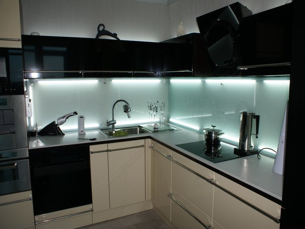 Modern Kitchen Backsplash Design
 Modern Kitchens Glass Backsplash Design
