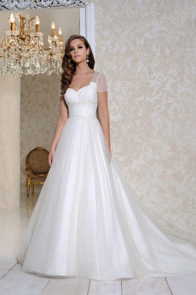 Most Beautiful Wedding Gowns
 12 of the most beautiful wedding dresses for under £1 000