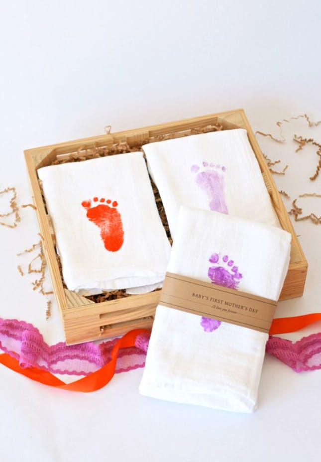 Mother's Day Gifts From Infants
 18 Sentimental DIY Mother’s Day Gift Ideas That Will Make