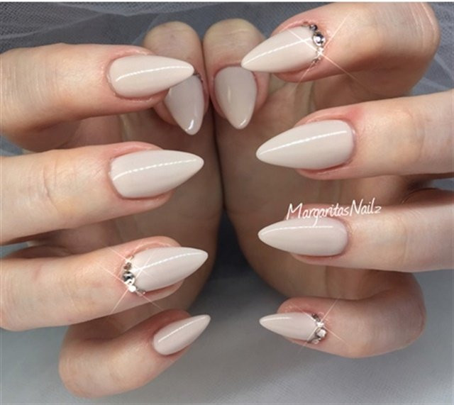 Nail Designs For Almond Shaped Nails
 Almond Joy Why We Love Almond Shaped Nails NAILS Magazine