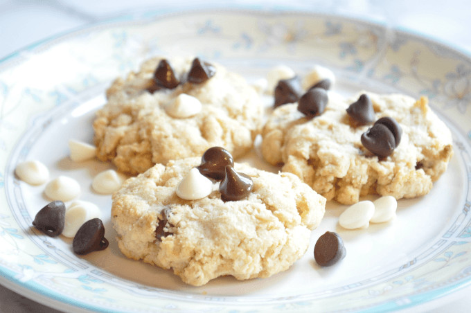 Oatmeal Cookies Without Flour
 White and Dark Chocolate Oatmeal Cookie Sweetened with