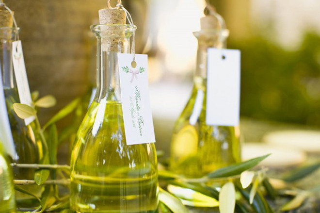 Olive Oil Wedding Favors
 10 Amazing DIY Wedding Favors Part 2
