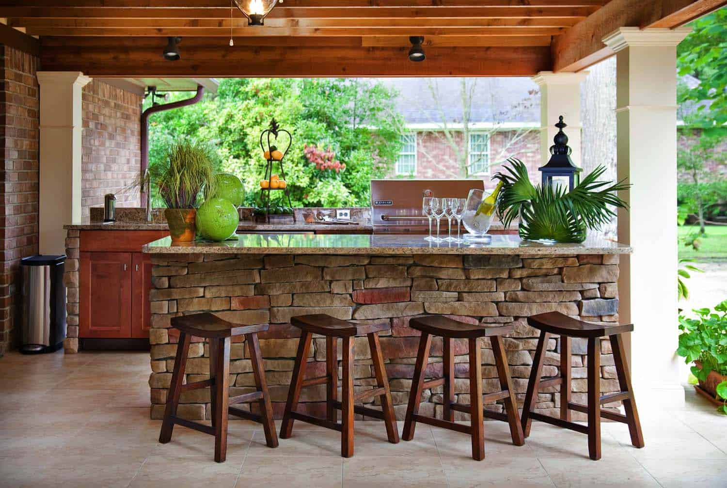 Outdoor Kitchen Design Ideas
 20 Spectacular outdoor kitchens with bars for entertaining