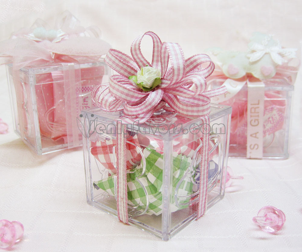 Party Favors For Baby Shower
 DIY Gingham Baby Shower Favor Box