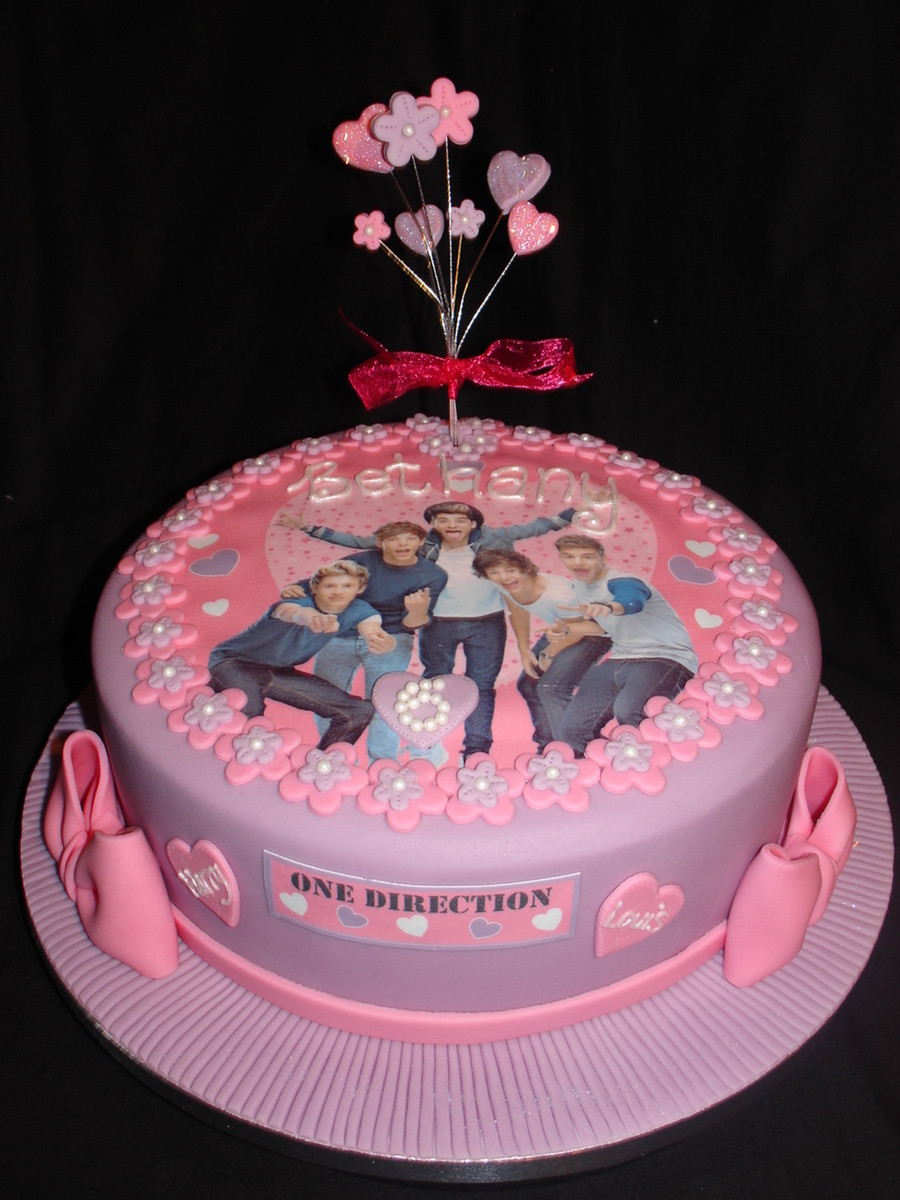 Photo Birthday Cake
 Pink e Direction Cake With Matching Cupcakes