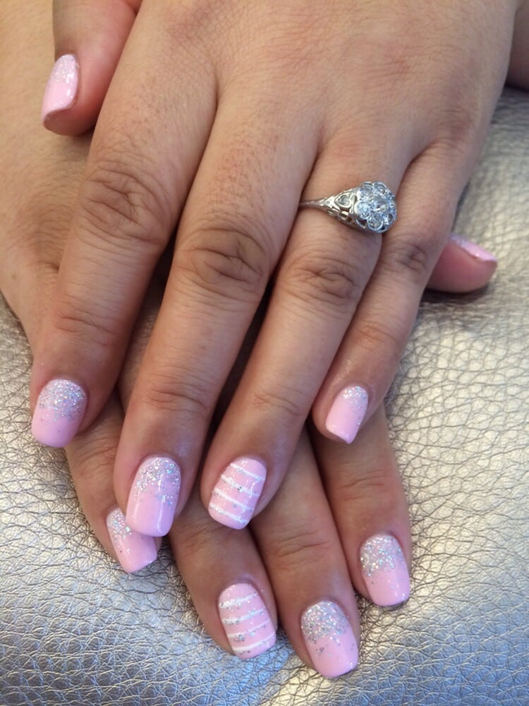 Pink Wedding Nails
 Gorgeous light pink wedding nails with ombré glitter and a