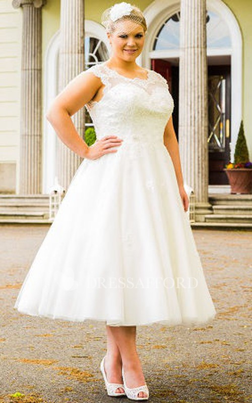 Plus Size Tea Length Wedding Dress
 Scoop neck Tea length plus size wedding dress With