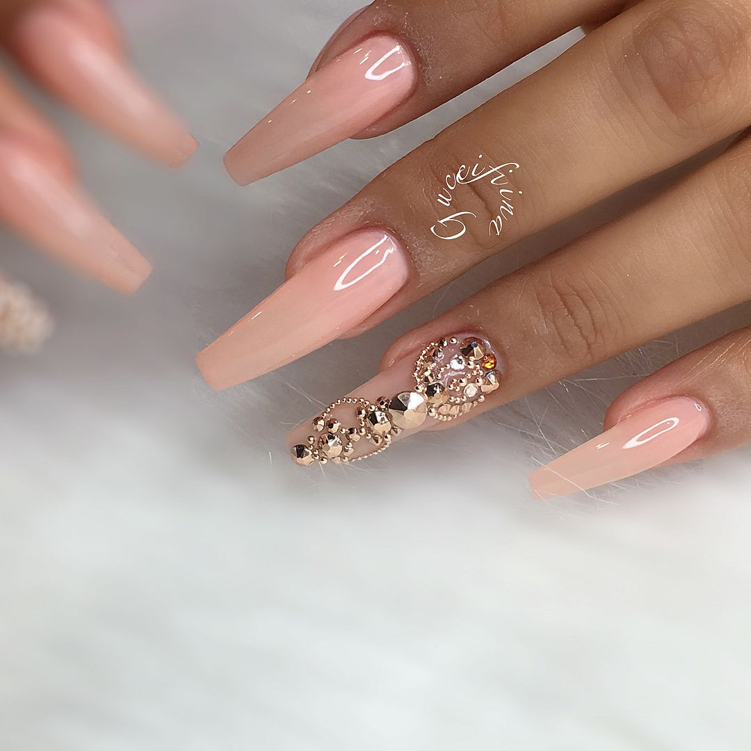 Pretty Nails Niles
 Pin de Chanelle Quashie Charles en swarovski crystal nails