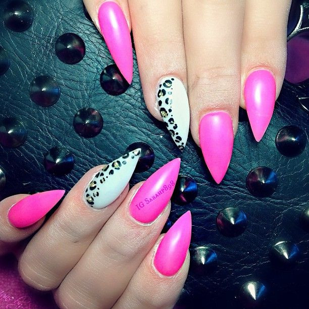Pretty Pointy Nails
 15 Pointy Nail Designs for You to Rock the Holidays