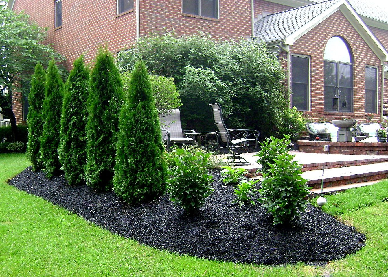 Privacy Landscaping Around Patio
 PRIVACY PLANTING Inviting gardens and decks