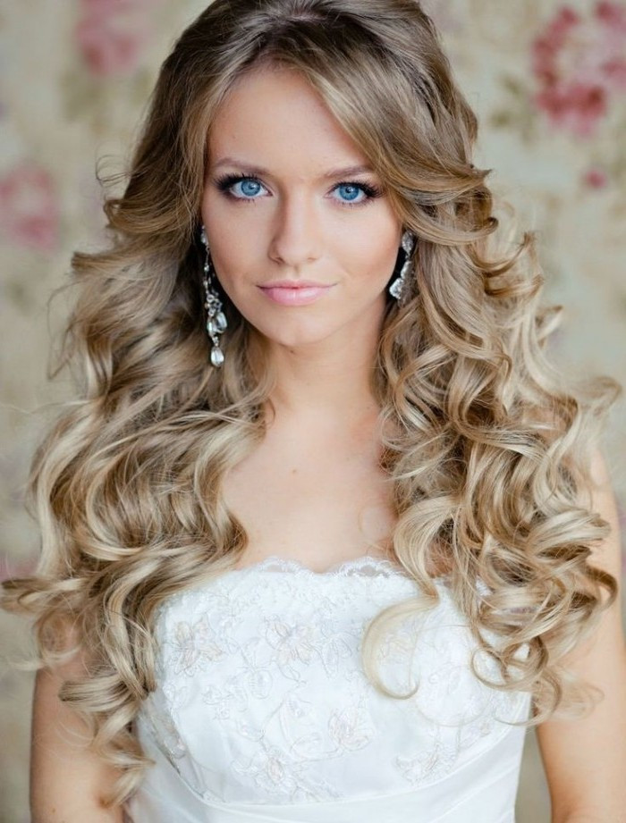 Prom Hairstyles Curly Hair
 65 Prom Hairstyles That plement Your Beauty Fave