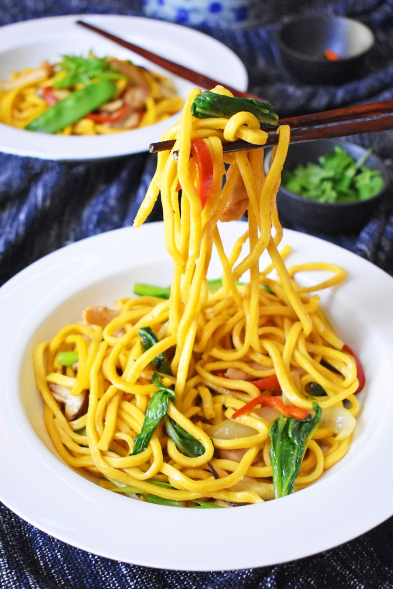 Quick Chicken And Noodles
 Easy Chicken and Hokkien Noodle Stir Fry – Scruff & Steph